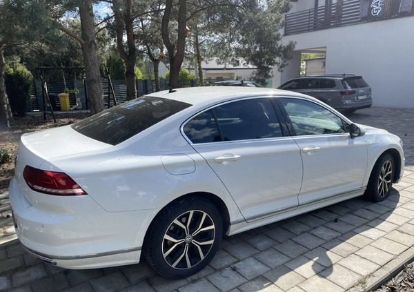 Volkswagen Passat cena 66900 przebieg: 168000, rok produkcji 2018 z Łódź małe 106